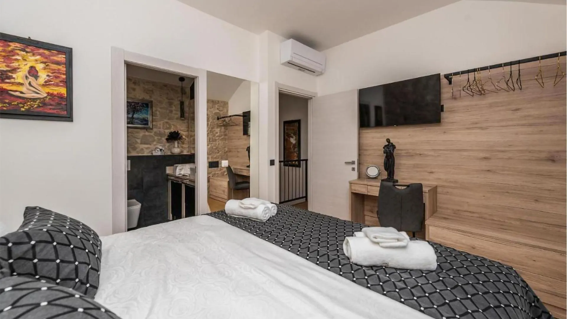 Pet Friendly Home In Poljaci With Kitchen Poljica